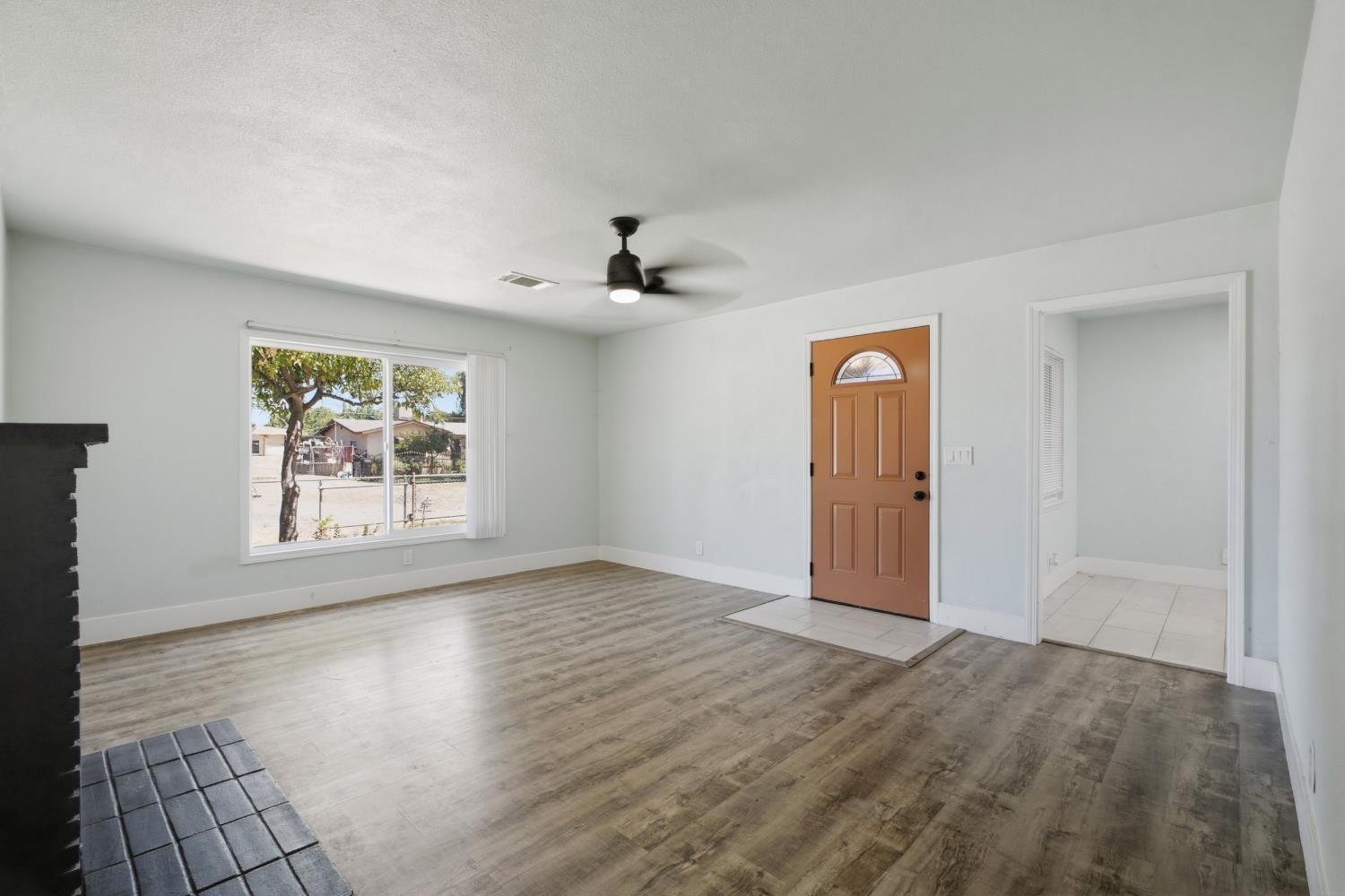 2452 S Holloway Ave, Fresno, CA 93725