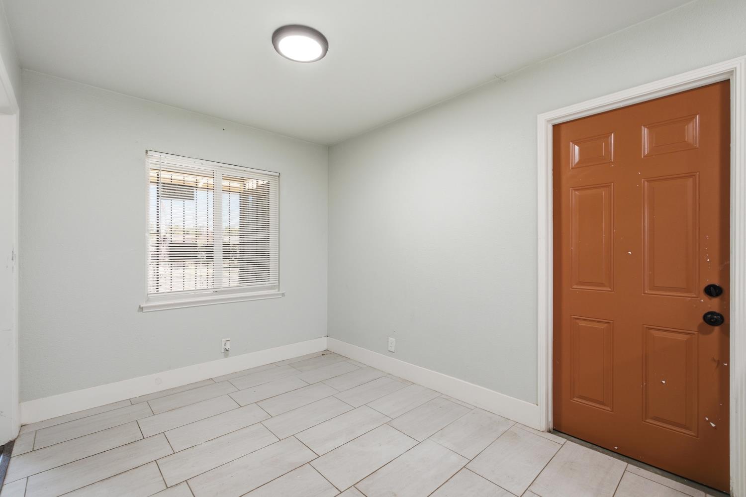 2452 S Holloway Ave, Fresno, CA 93725