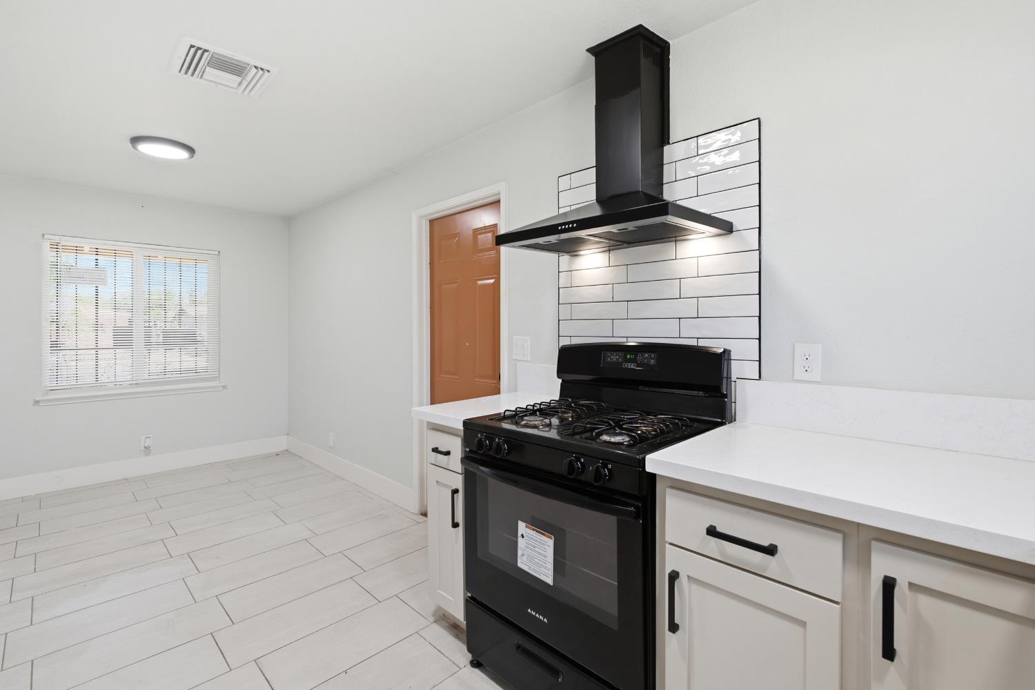 2452 S Holloway Ave, Fresno, CA 93725