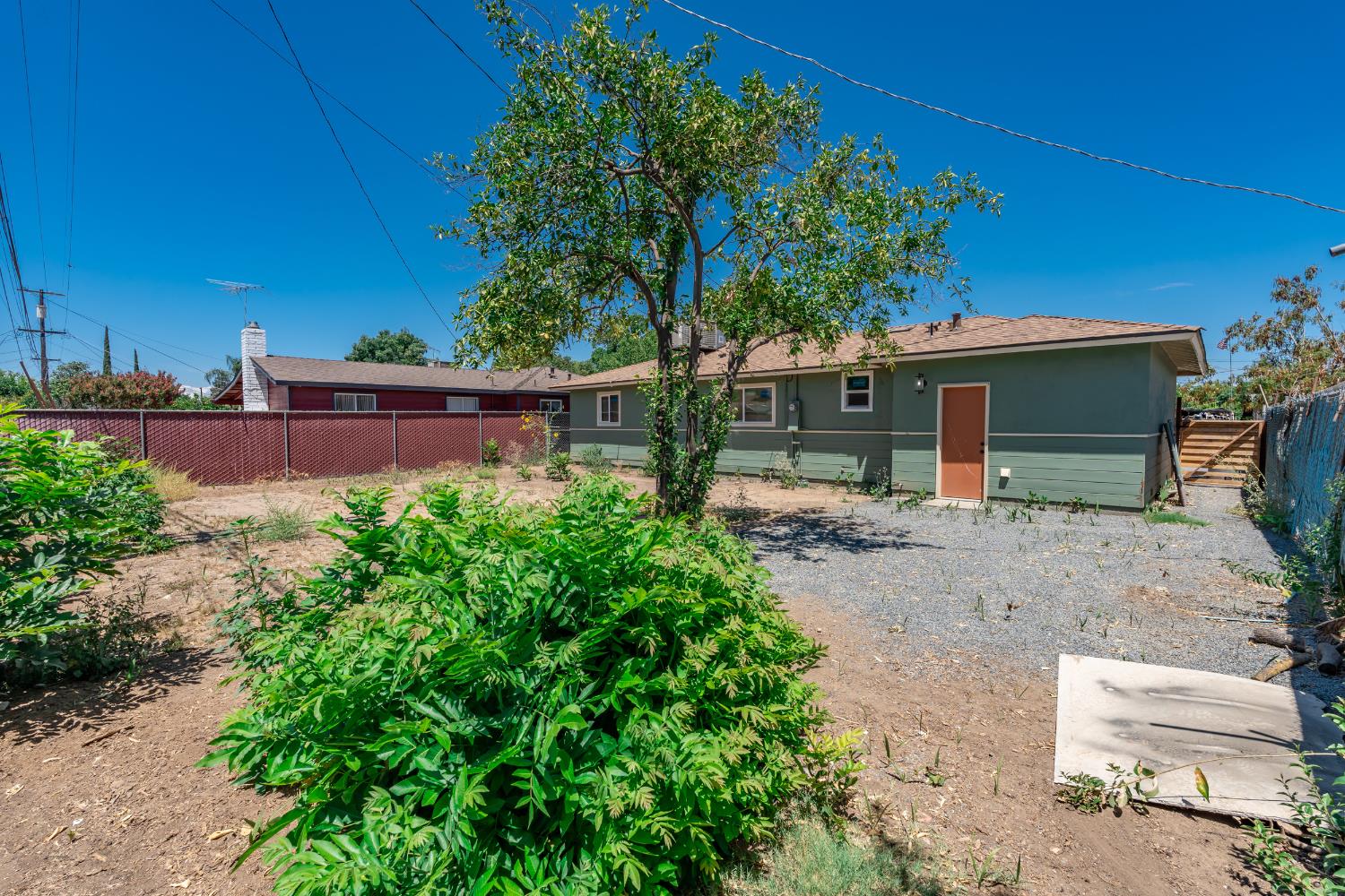 2452 S Holloway Ave, Fresno, CA 93725