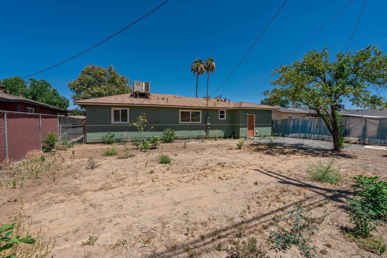 2452 S Holloway Ave, Fresno, CA 93725