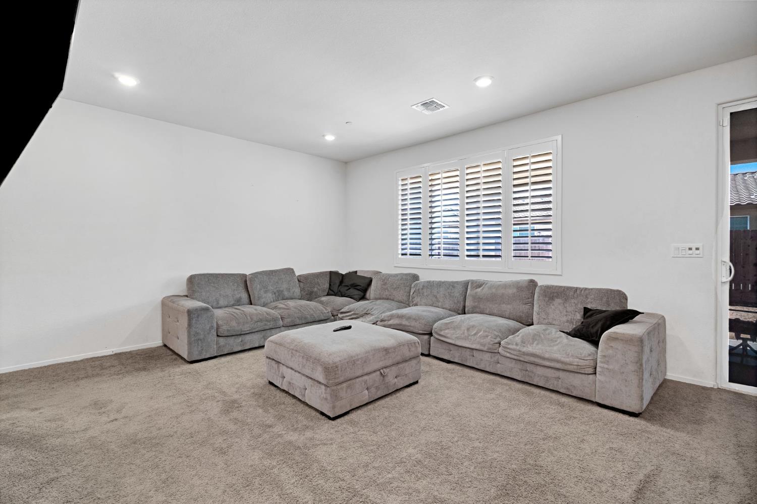 3586 White Sands Dr, Madera, CA 93637