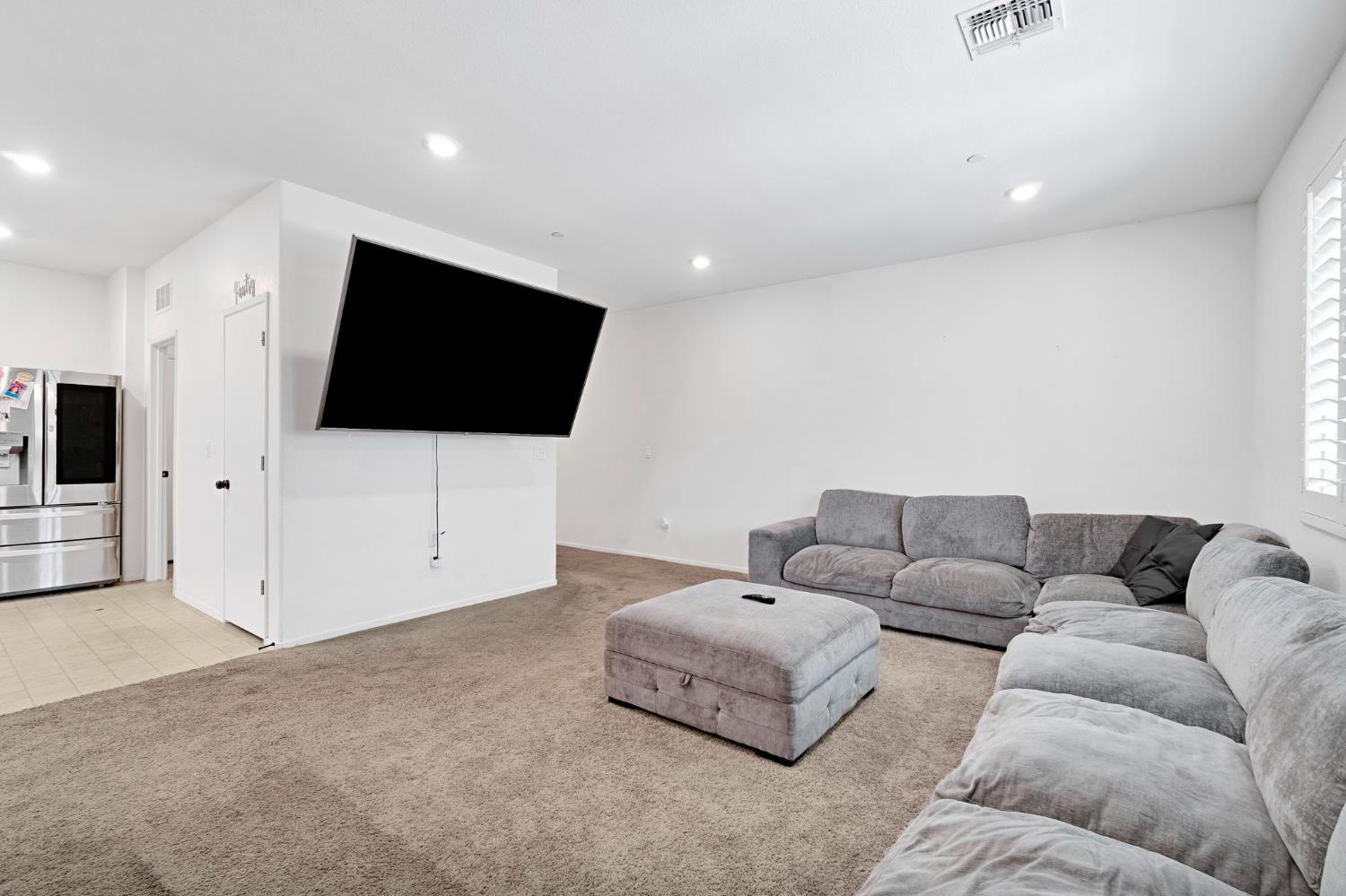 3586 White Sands Dr, Madera, CA 93637