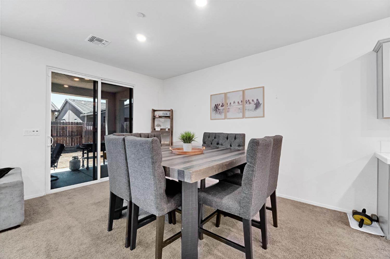 3586 White Sands Dr, Madera, CA 93637