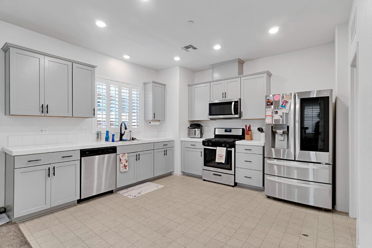 3586 White Sands Dr, Madera, CA 93637