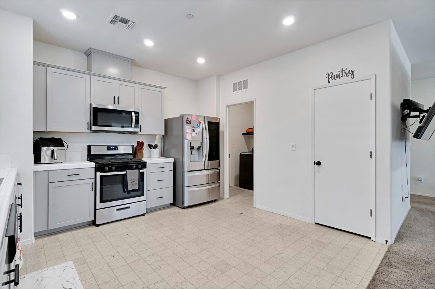 3586 White Sands Dr, Madera, CA 93637