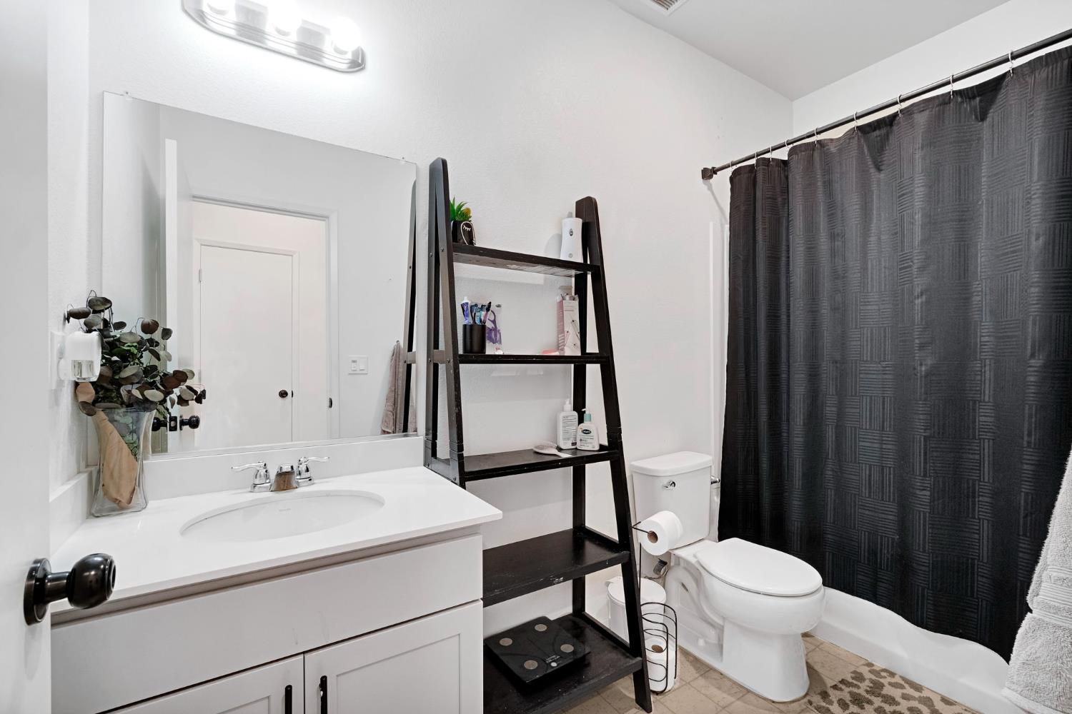 3586 White Sands Dr, Madera, CA 93637