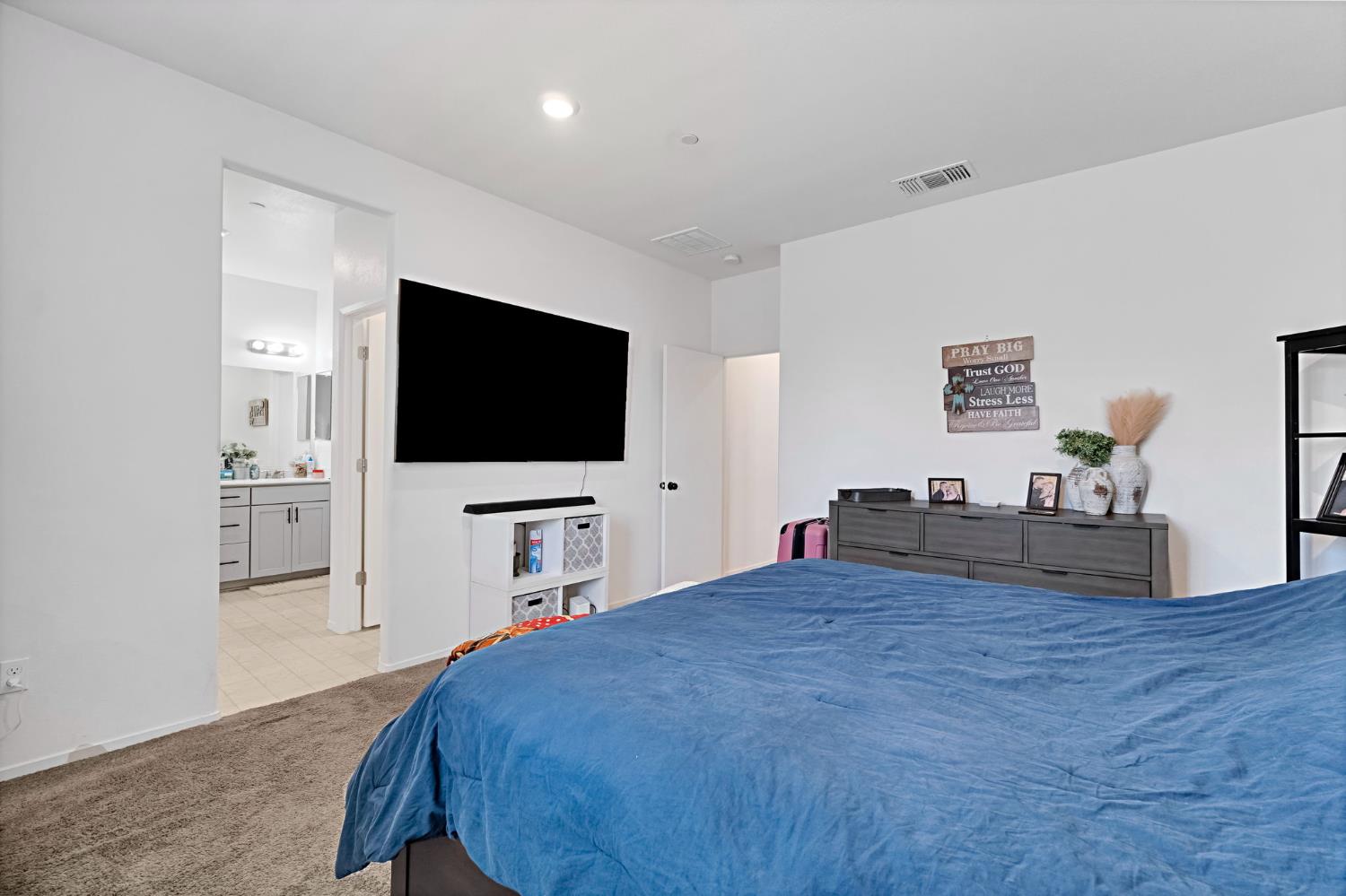 3586 White Sands Dr, Madera, CA 93637