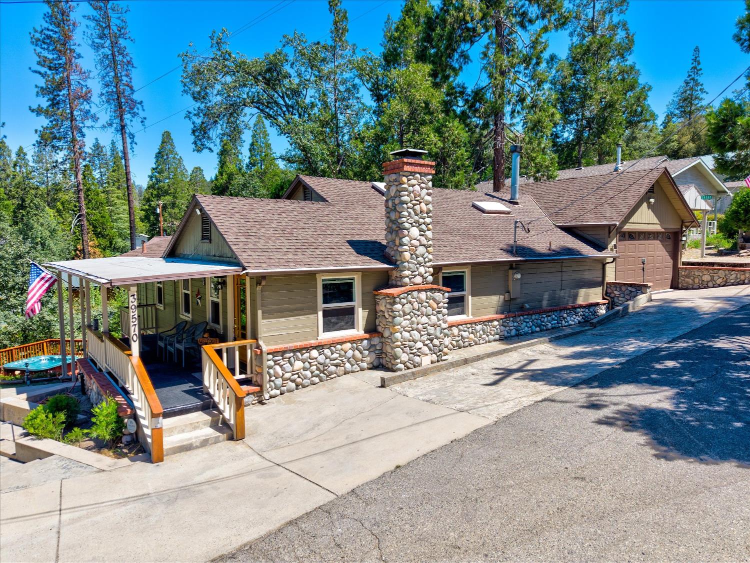 39570 Saunders, Bass Lake, CA 93604