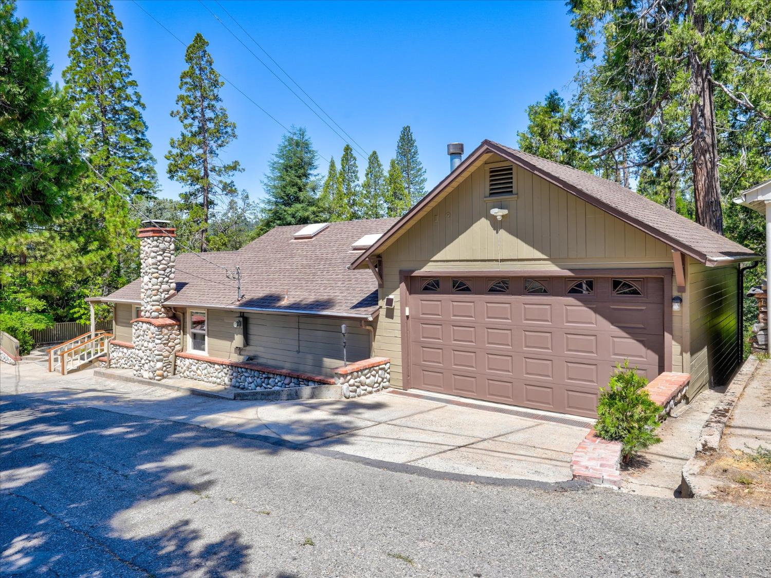 39570 Saunders, Bass Lake, CA 93604