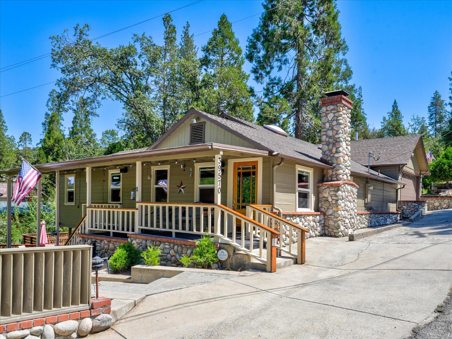 39570 Saunders, Bass Lake, CA 93604