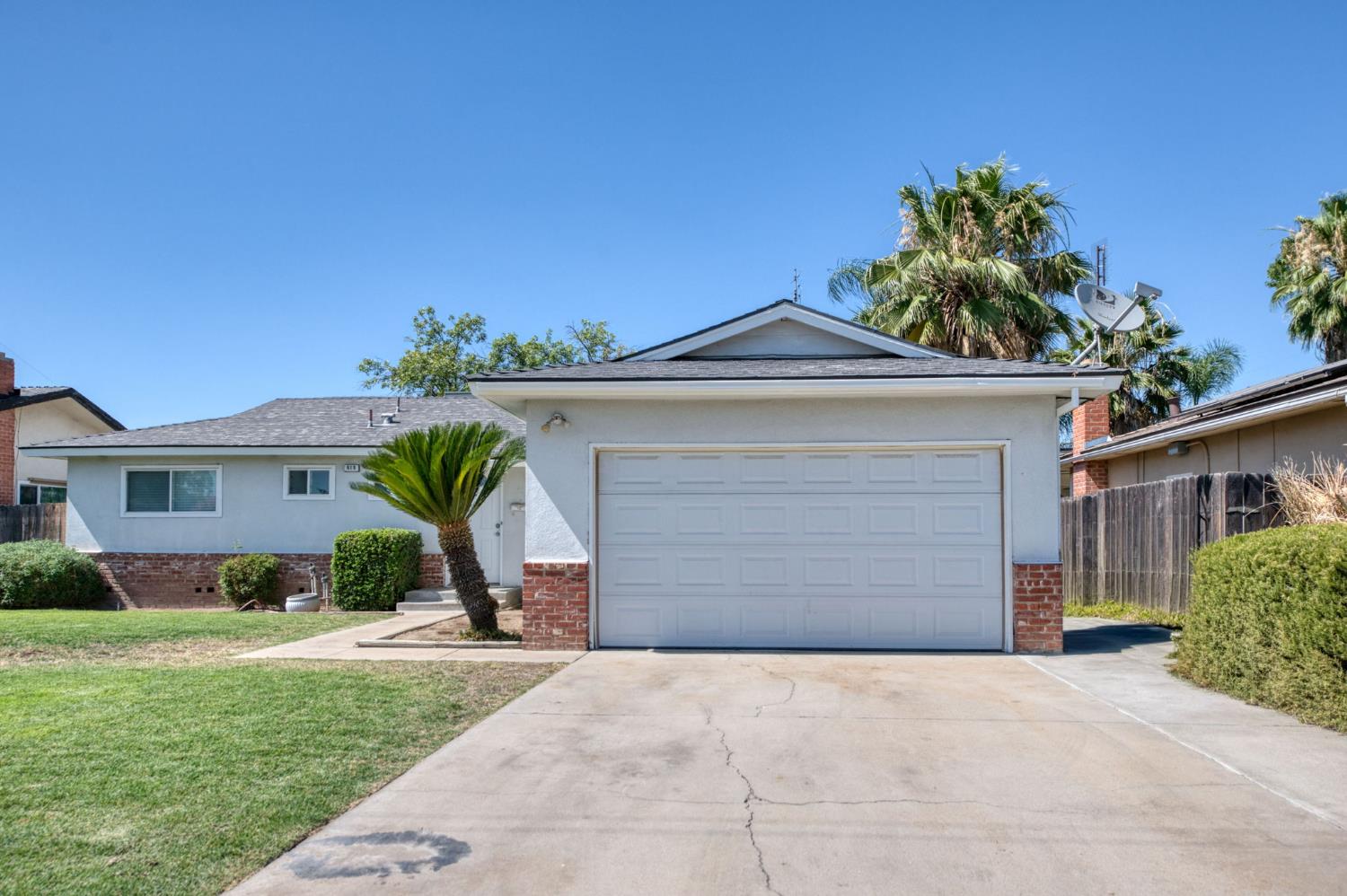 619 W Indianapolis Ave, Clovis, CA 93612