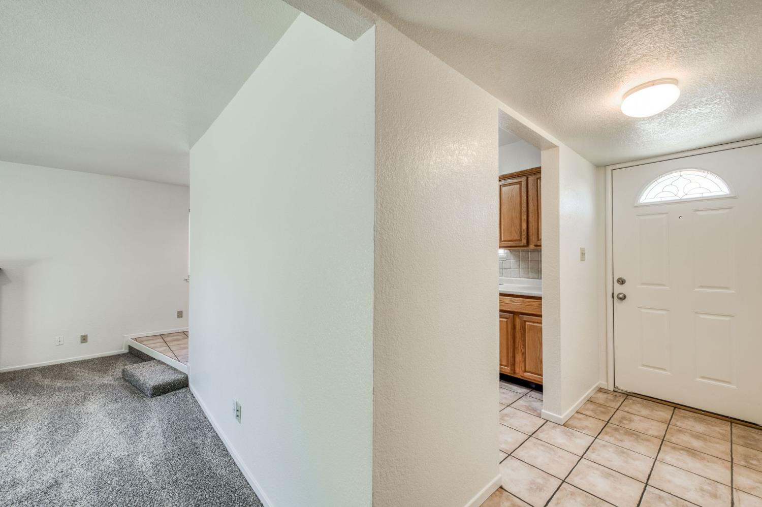 619 W Indianapolis Ave, Clovis, CA 93612