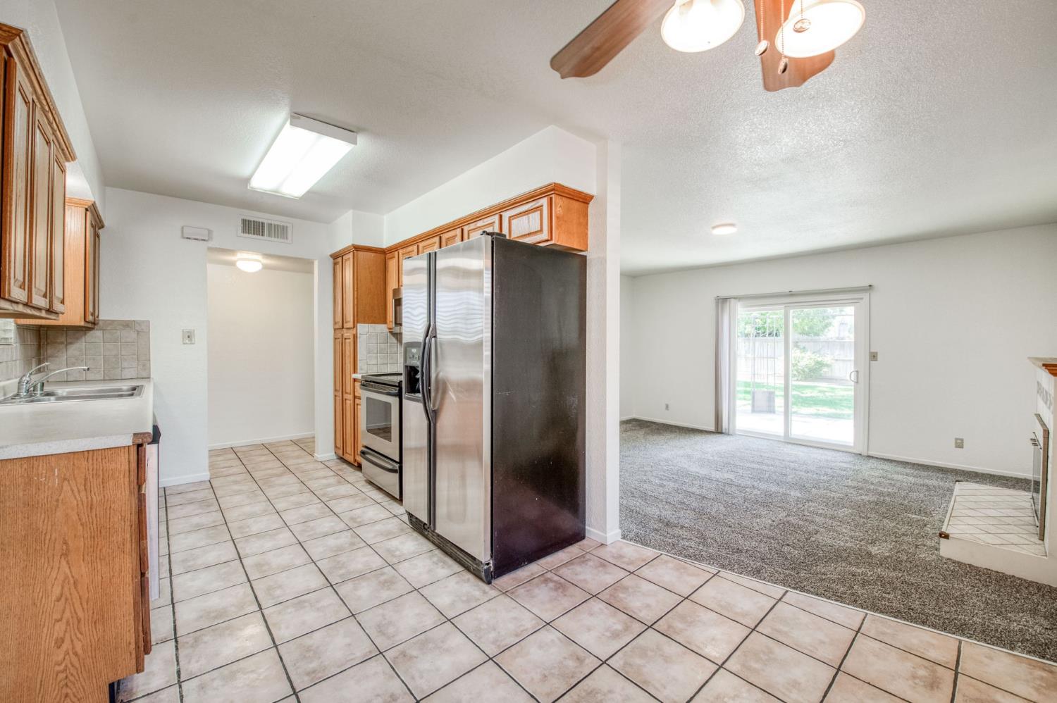 619 W Indianapolis Ave, Clovis, CA 93612