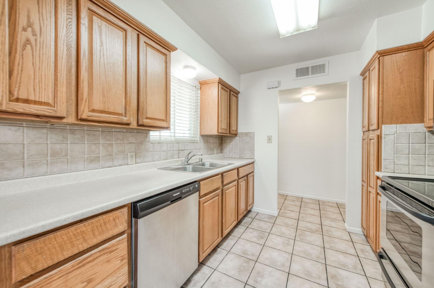 619 W Indianapolis Ave, Clovis, CA 93612