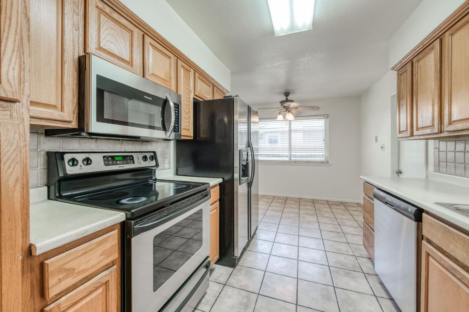 619 W Indianapolis Ave, Clovis, CA 93612