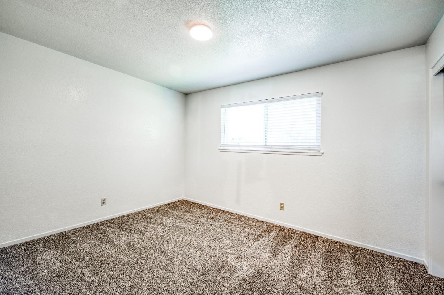619 W Indianapolis Ave, Clovis, CA 93612