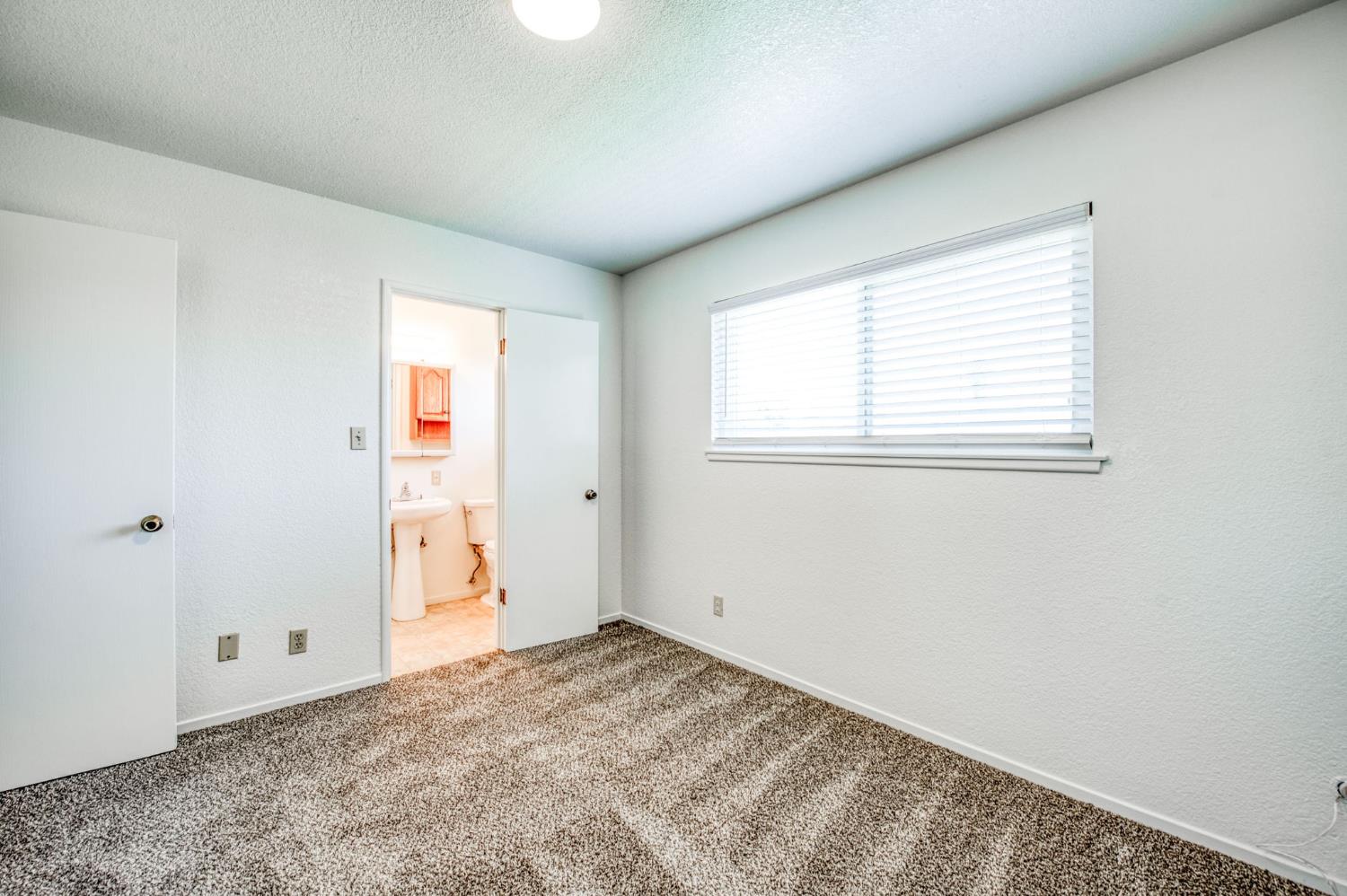 619 W Indianapolis Ave, Clovis, CA 93612
