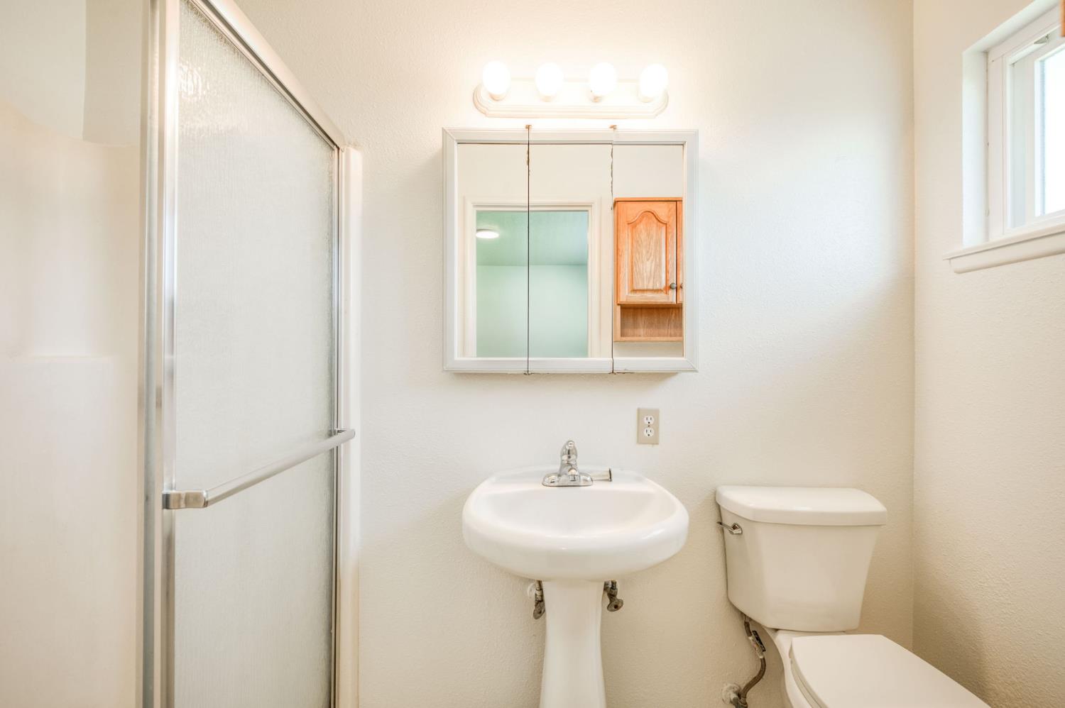 619 W Indianapolis Ave, Clovis, CA 93612