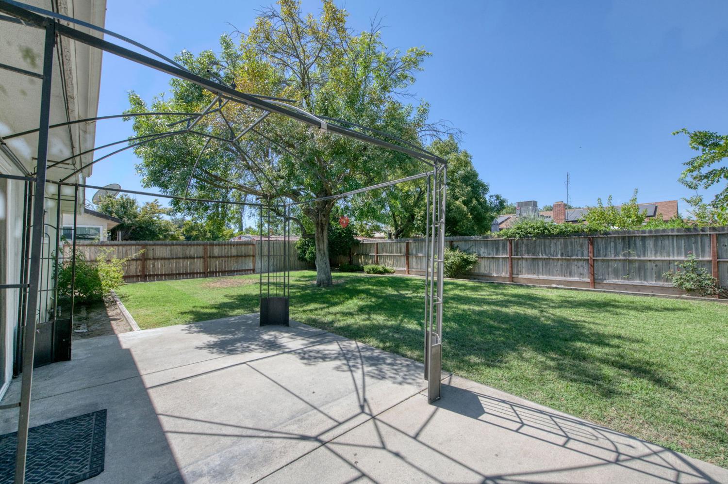 619 W Indianapolis Ave, Clovis, CA 93612