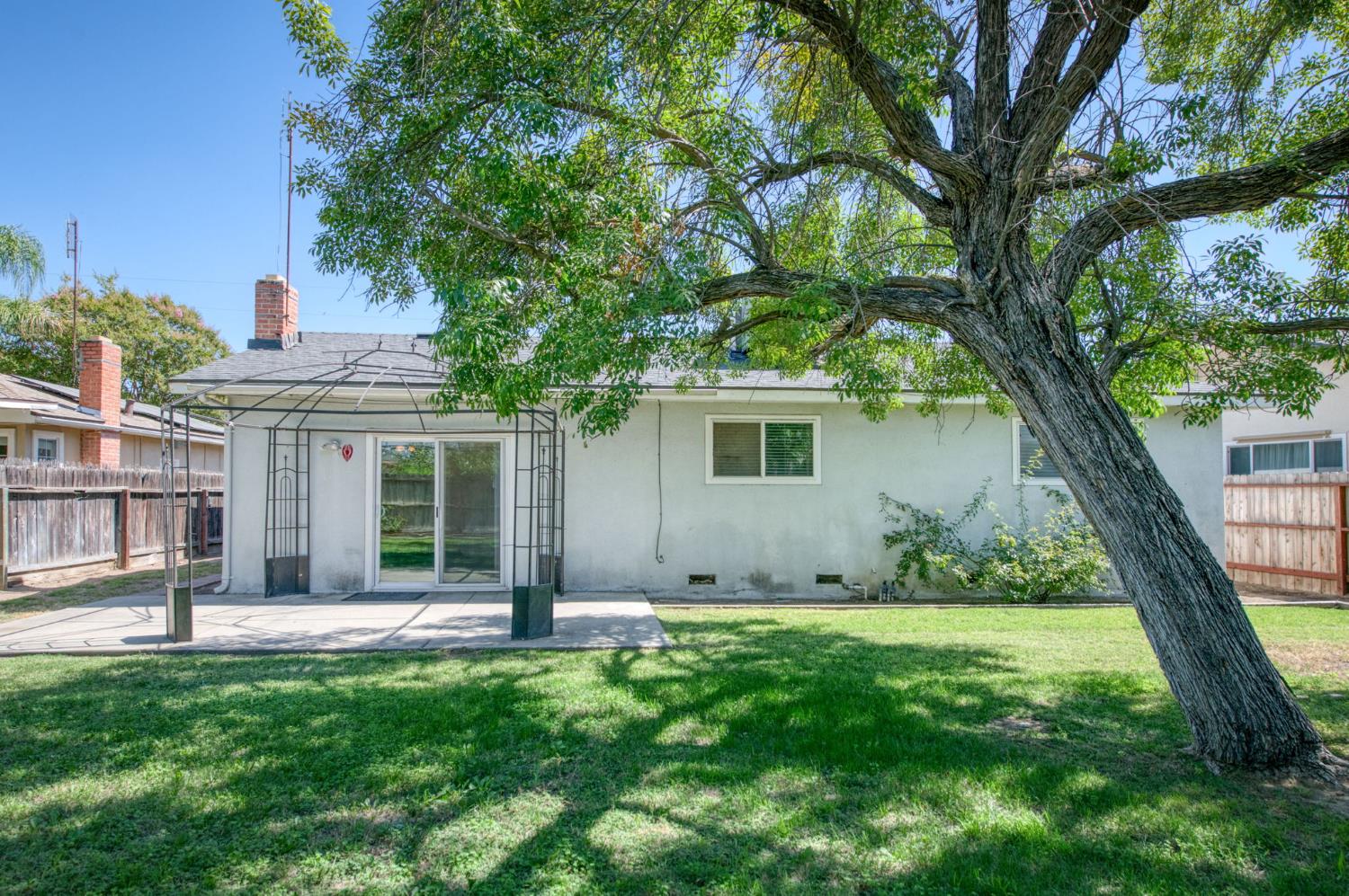 619 W Indianapolis Ave, Clovis, CA 93612