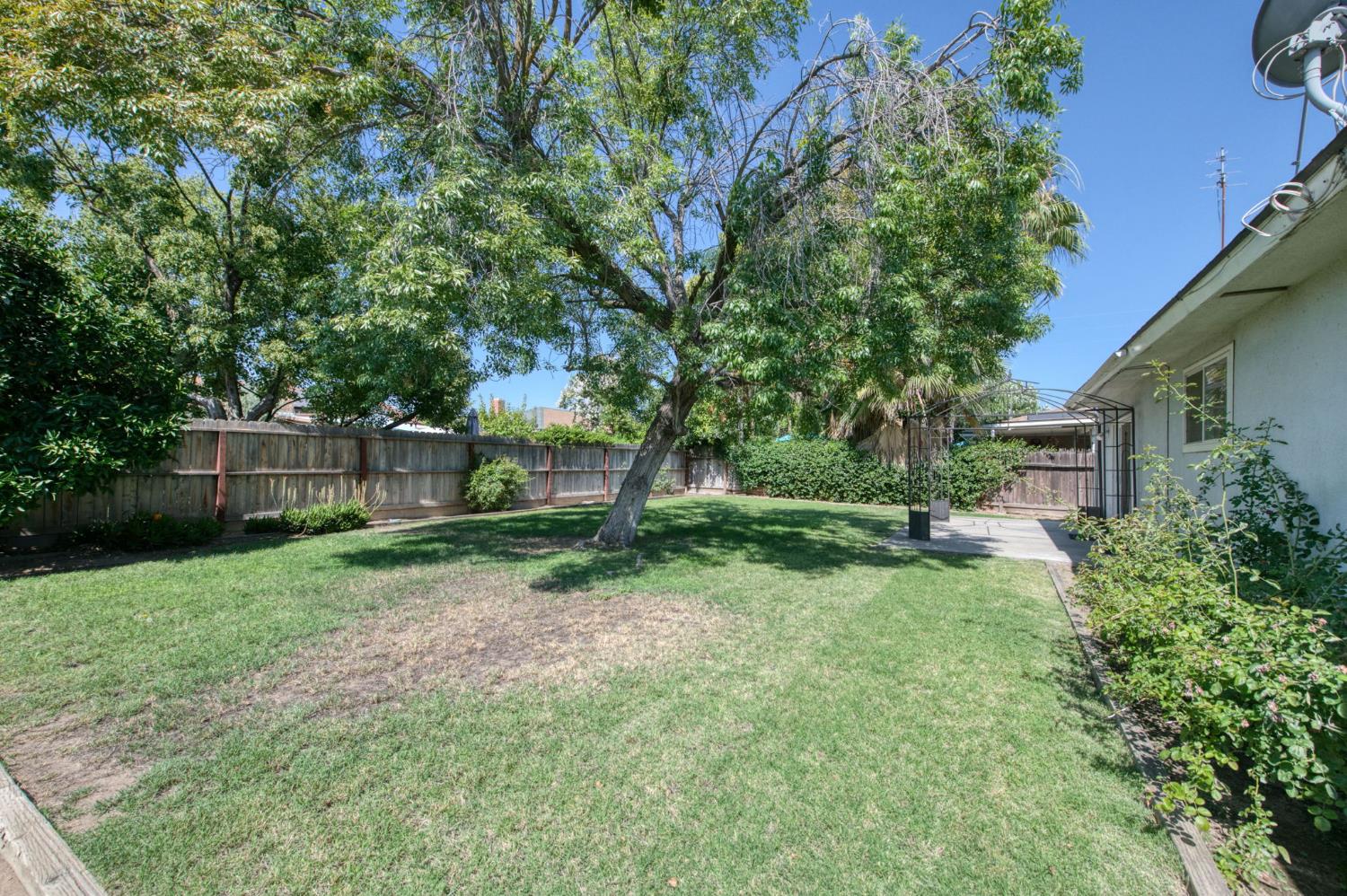619 W Indianapolis Ave, Clovis, CA 93612