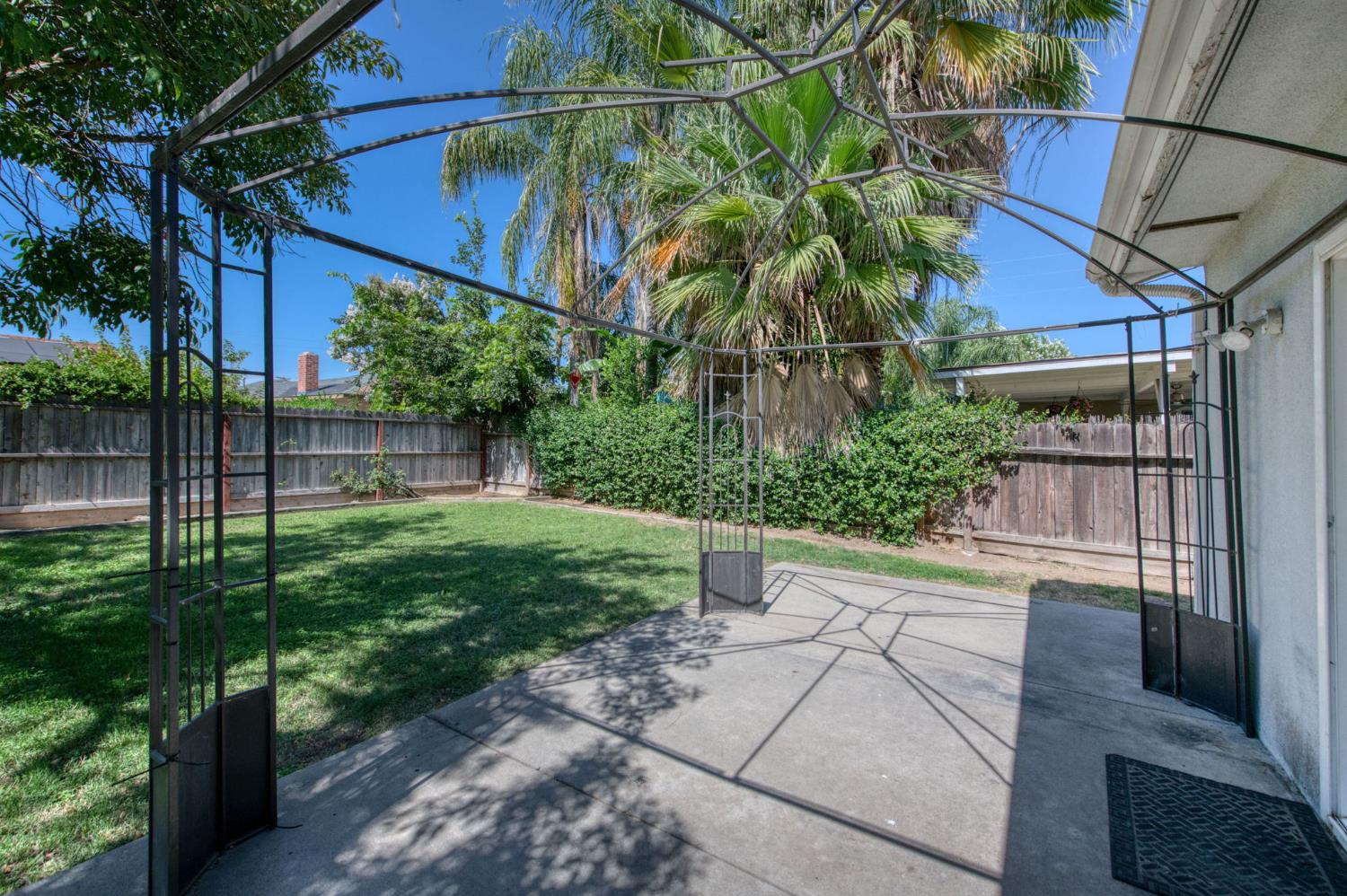619 W Indianapolis Ave, Clovis, CA 93612