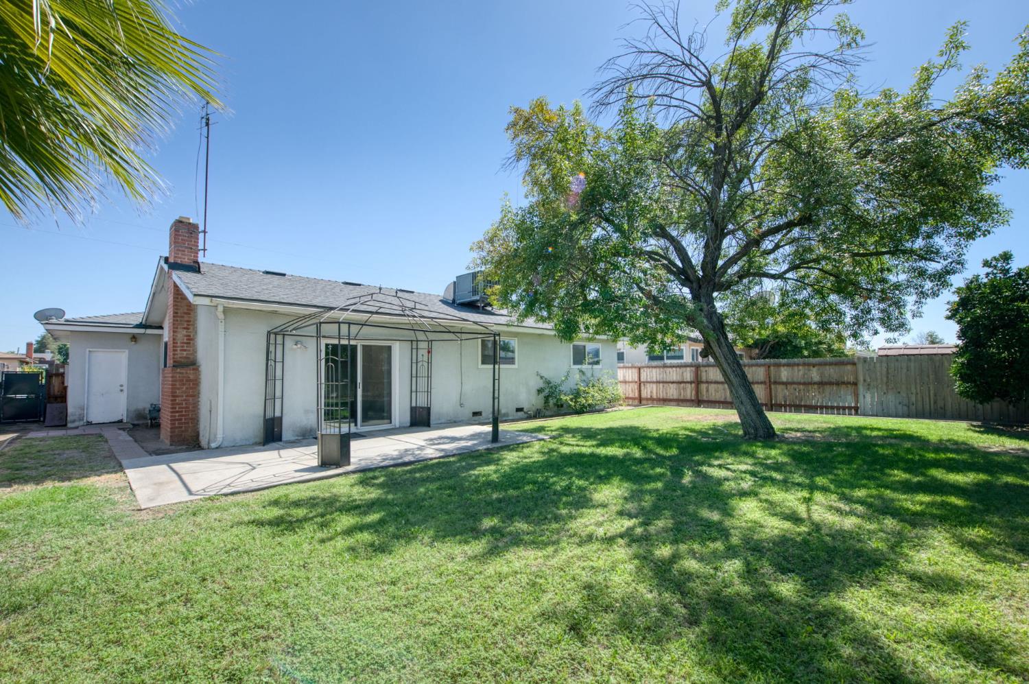 619 W Indianapolis Ave, Clovis, CA 93612