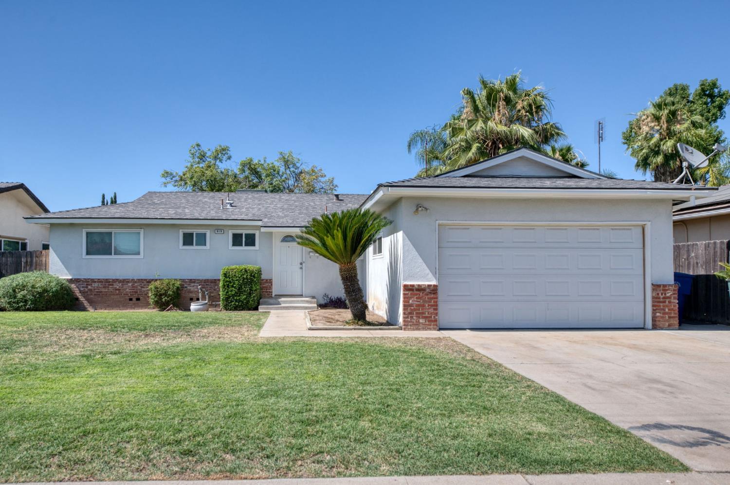 619 W Indianapolis Ave, Clovis, CA 93612