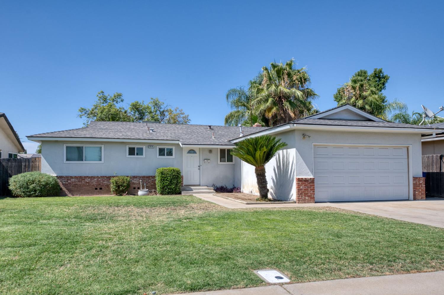 619 W Indianapolis Ave, Clovis, CA 93612