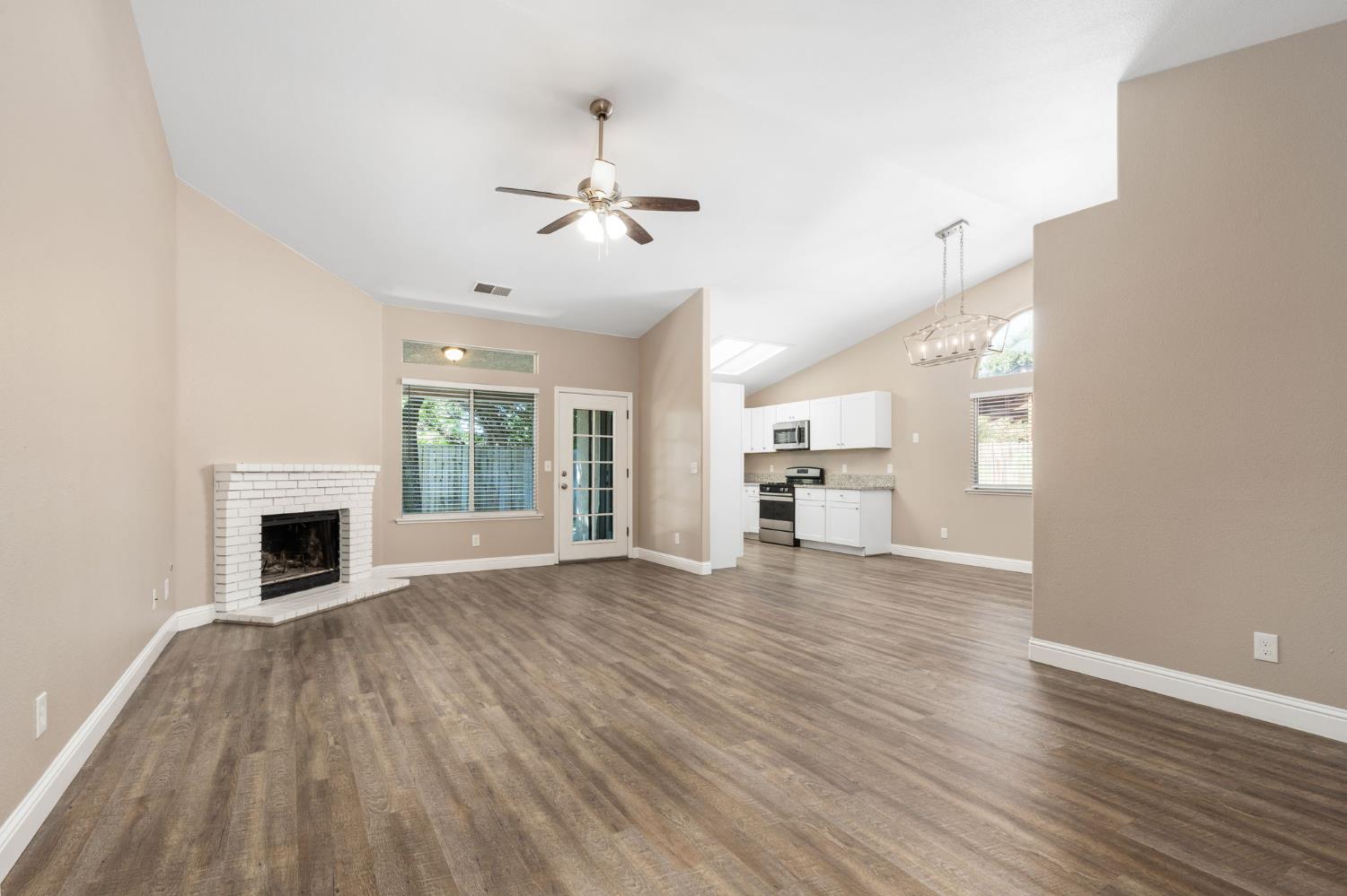 4033 W Providence Ave, Fresno, CA 93722