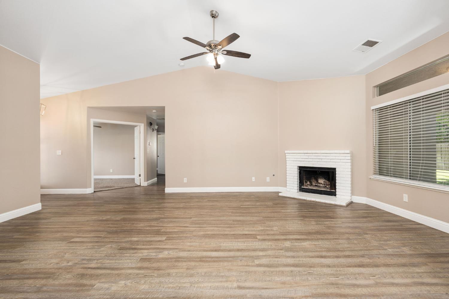 4033 W Providence Ave, Fresno, CA 93722