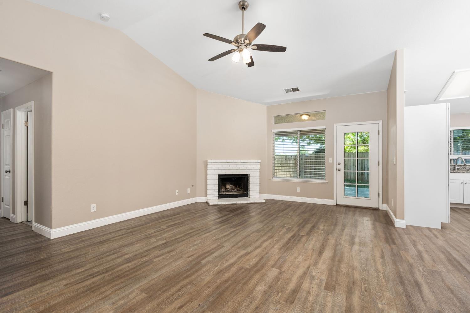 4033 W Providence Ave, Fresno, CA 93722