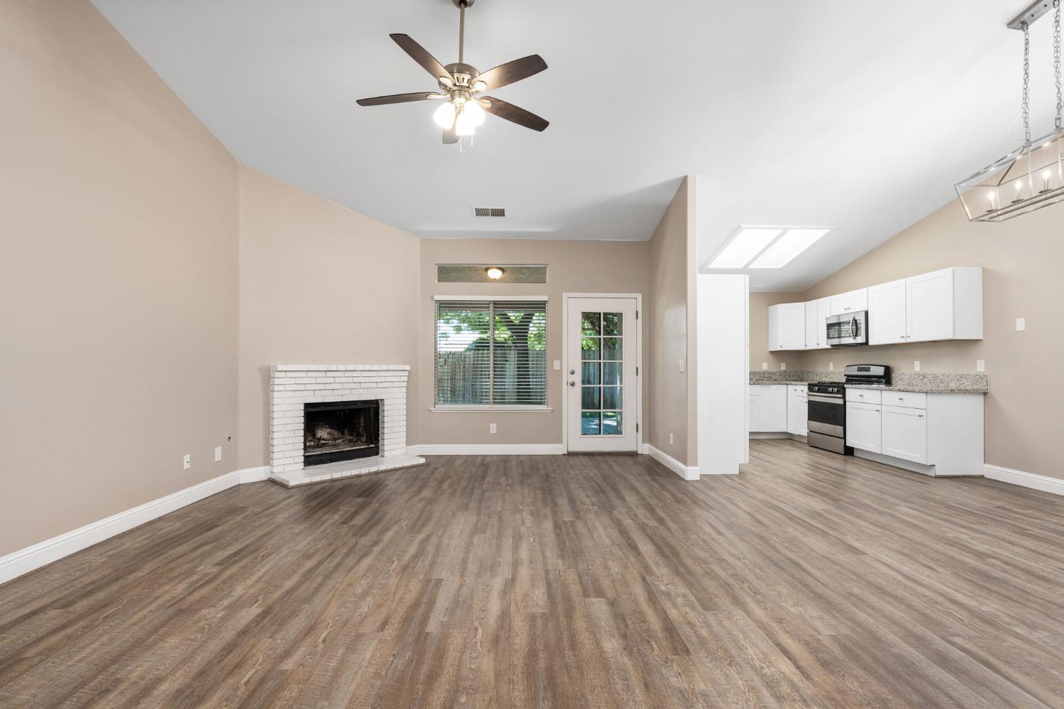 4033 W Providence Ave, Fresno, CA 93722