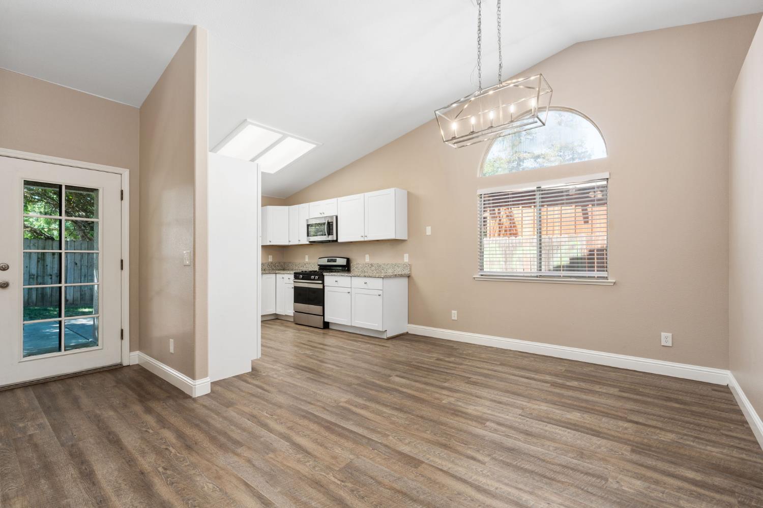 4033 W Providence Ave, Fresno, CA 93722