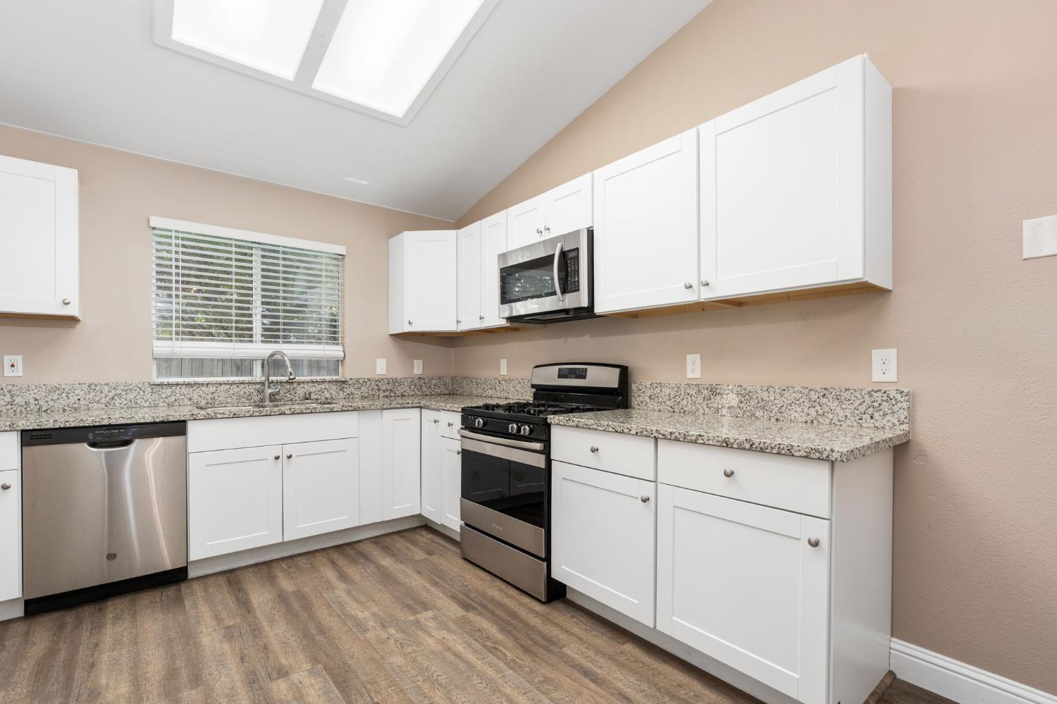 4033 W Providence Ave, Fresno, CA 93722