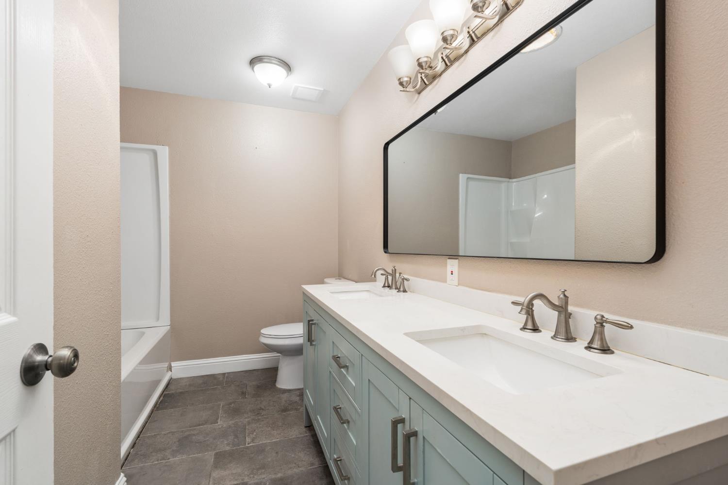 4033 W Providence Ave, Fresno, CA 93722