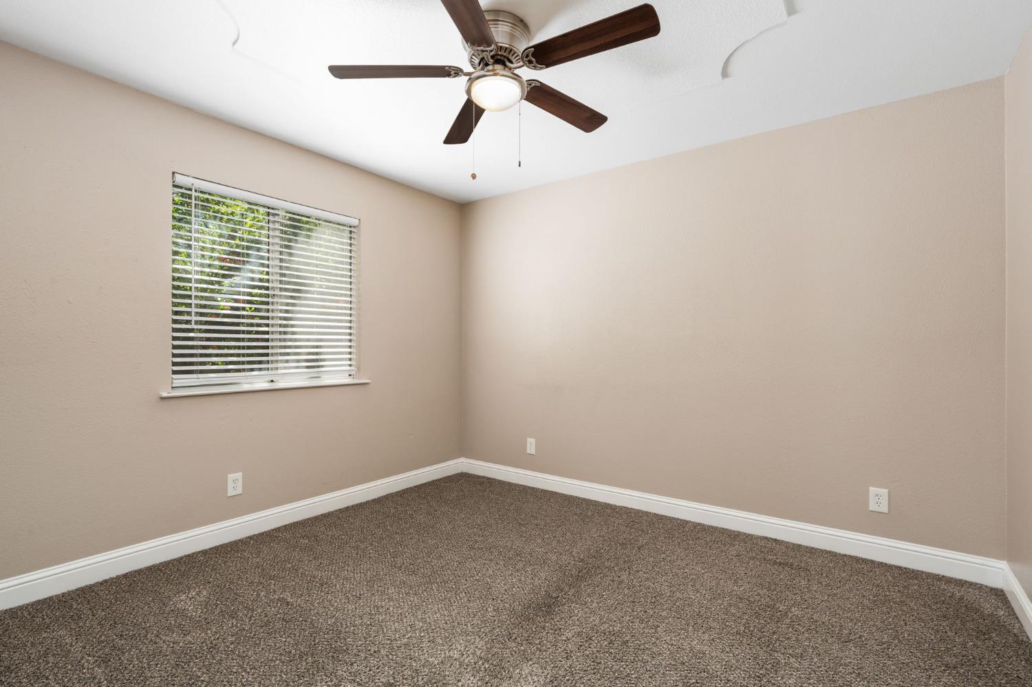 4033 W Providence Ave, Fresno, CA 93722