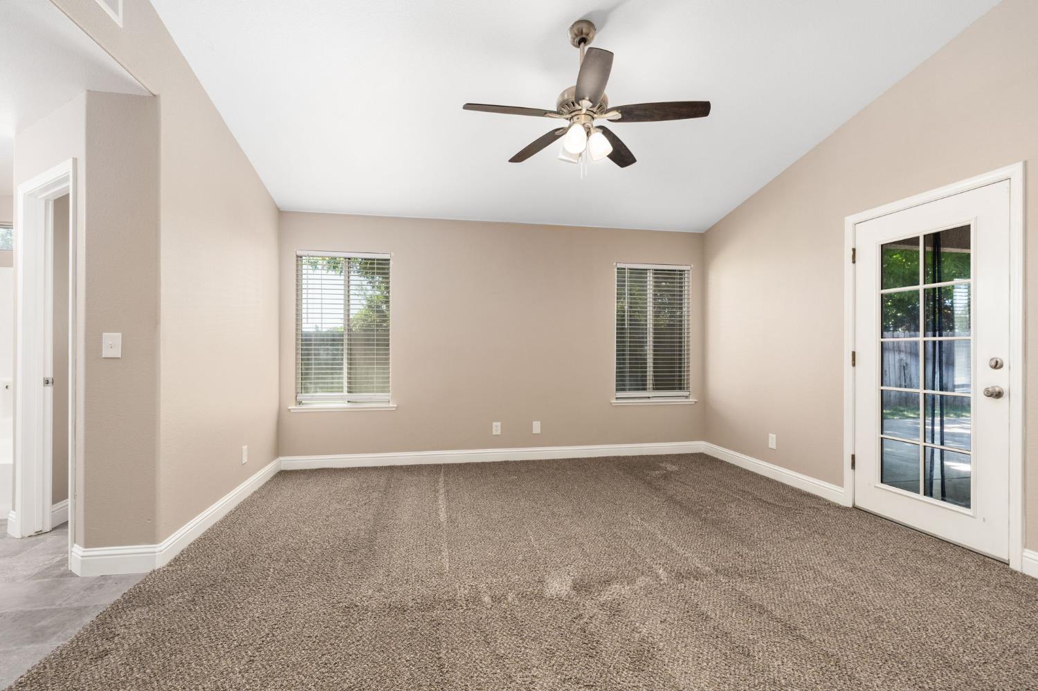 4033 W Providence Ave, Fresno, CA 93722
