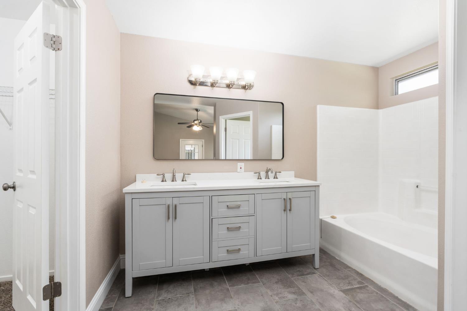 4033 W Providence Ave, Fresno, CA 93722