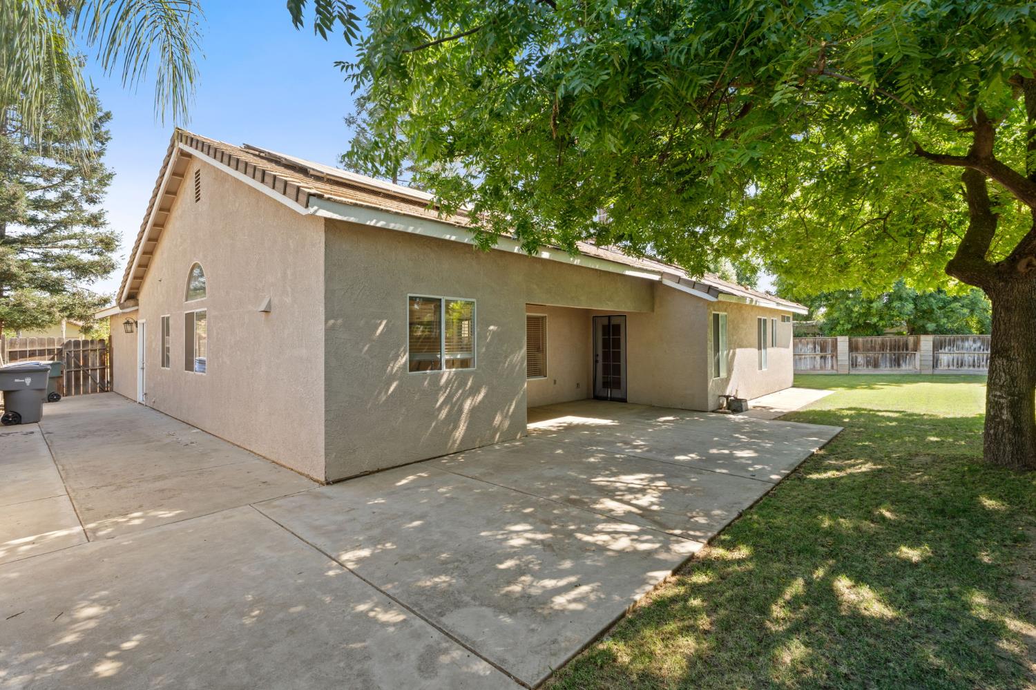 4033 W Providence Ave, Fresno, CA 93722