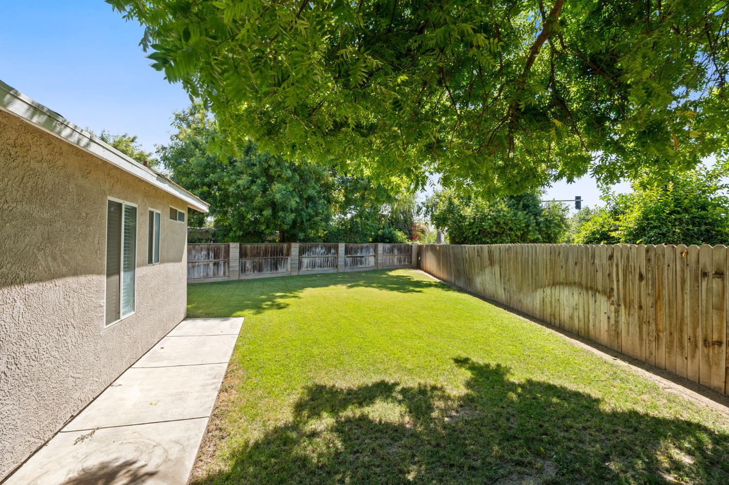 4033 W Providence Ave, Fresno, CA 93722