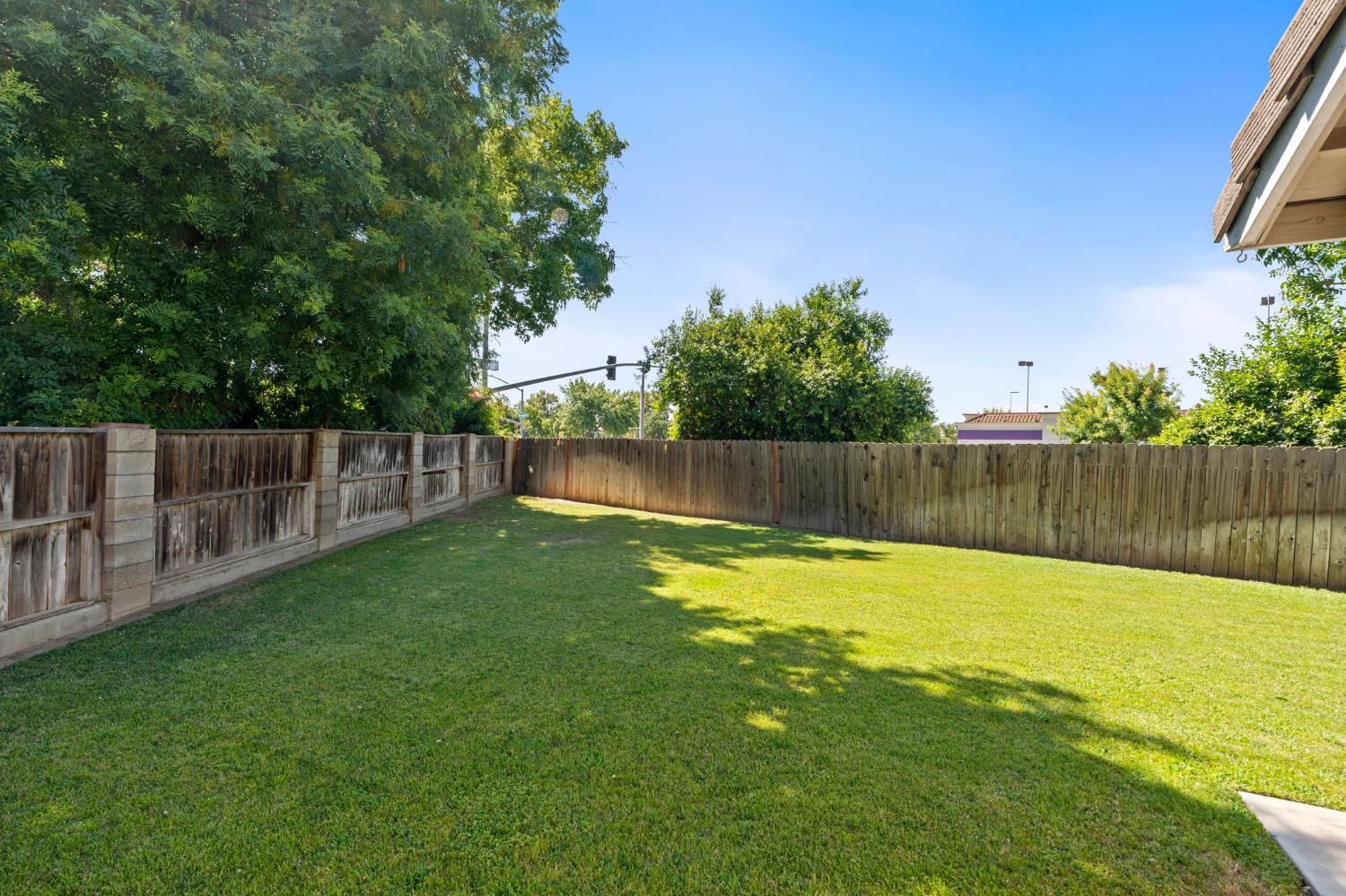 4033 W Providence Ave, Fresno, CA 93722