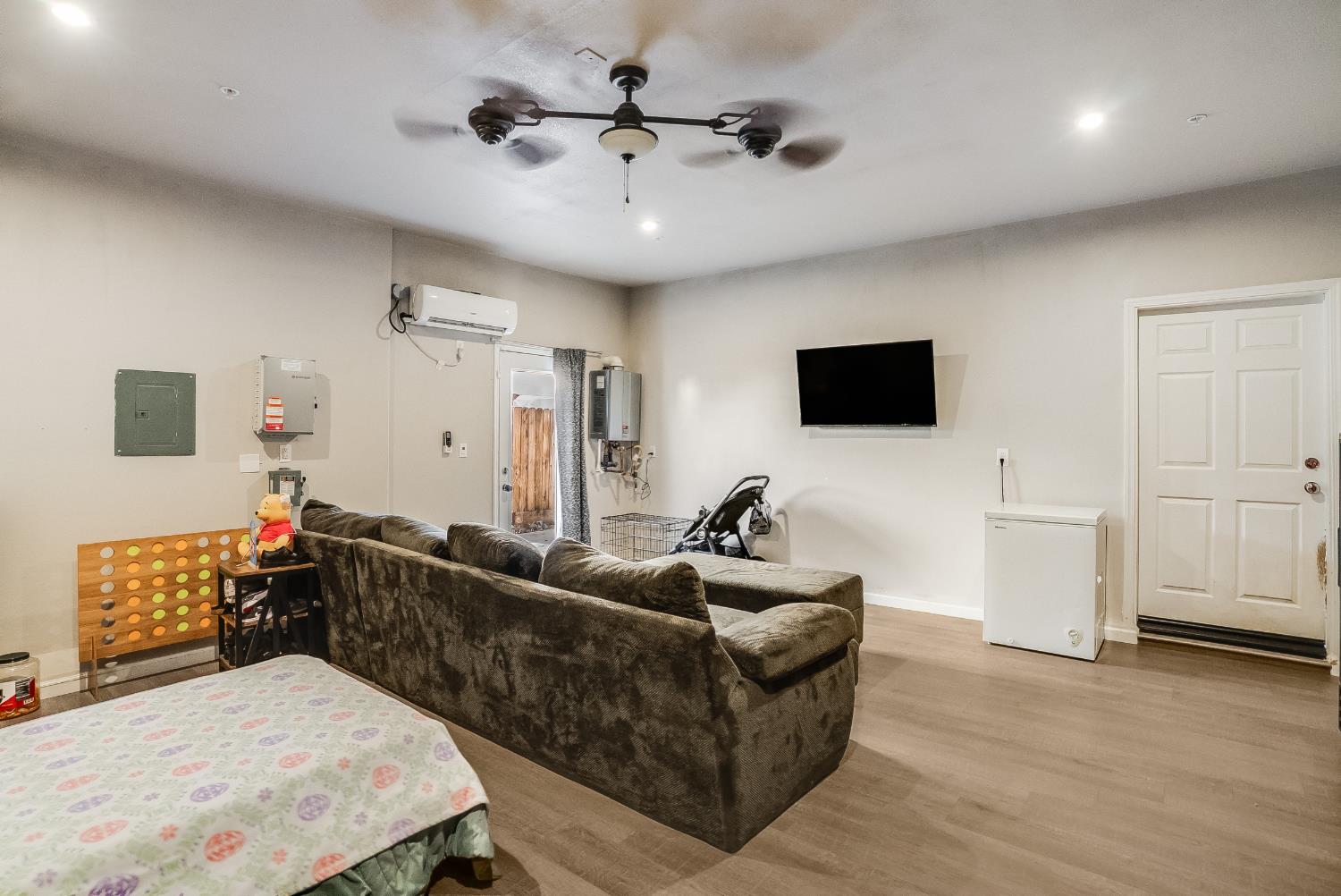 1869 E Gum Ave, Reedley, CA 93654