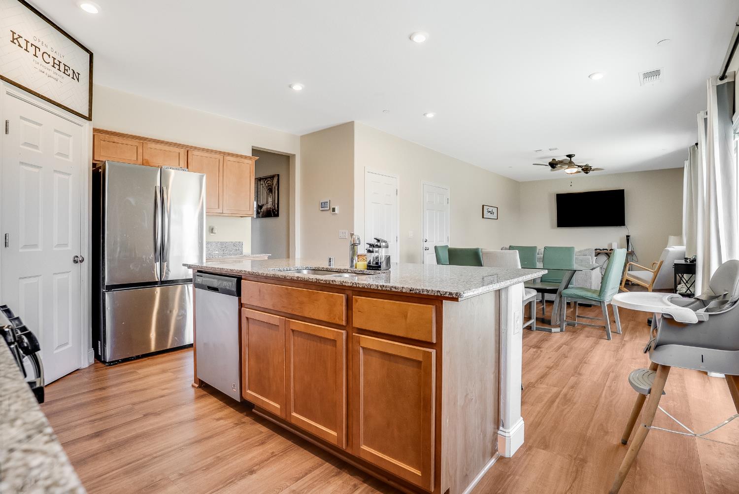 1869 E Gum Ave, Reedley, CA 93654