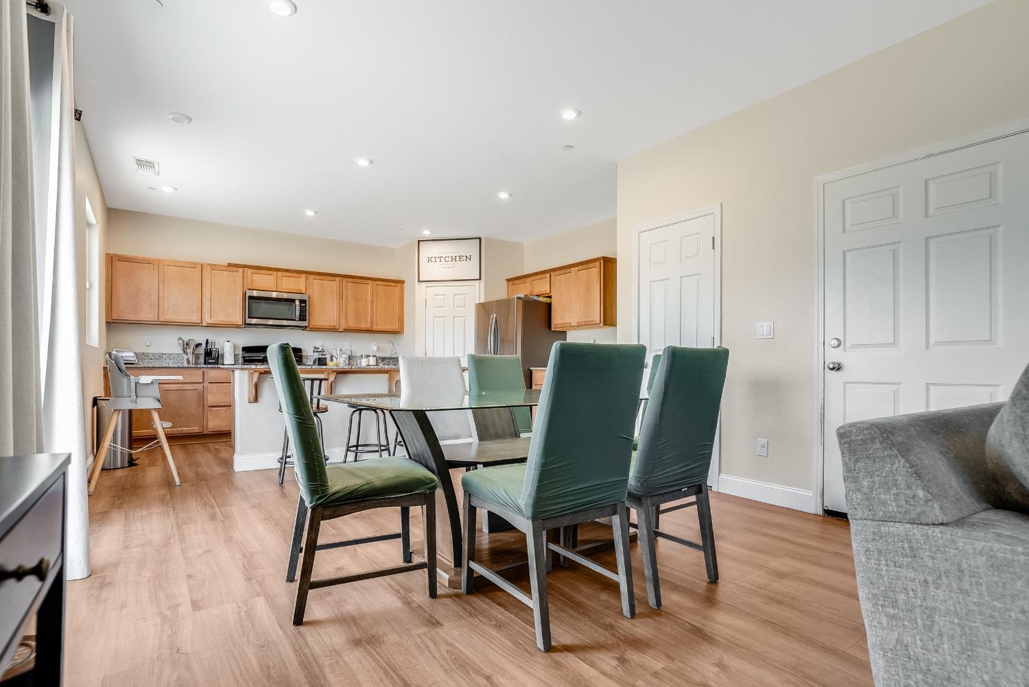 1869 E Gum Ave, Reedley, CA 93654