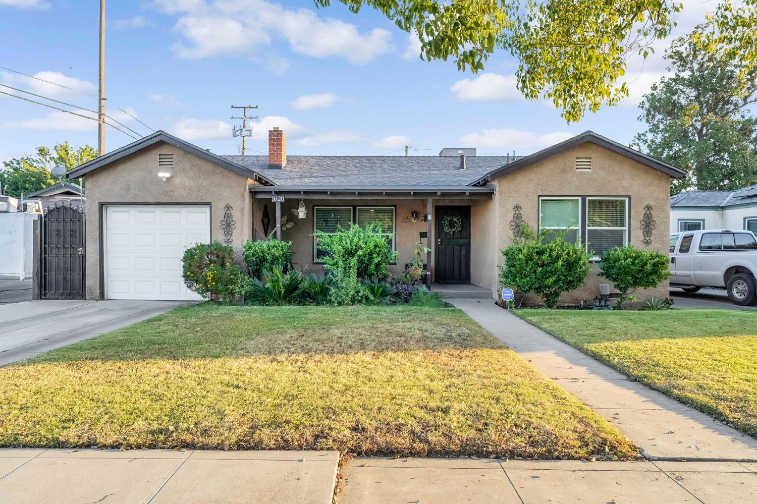 1620 E Michigan Ave, Fresno, CA 93704