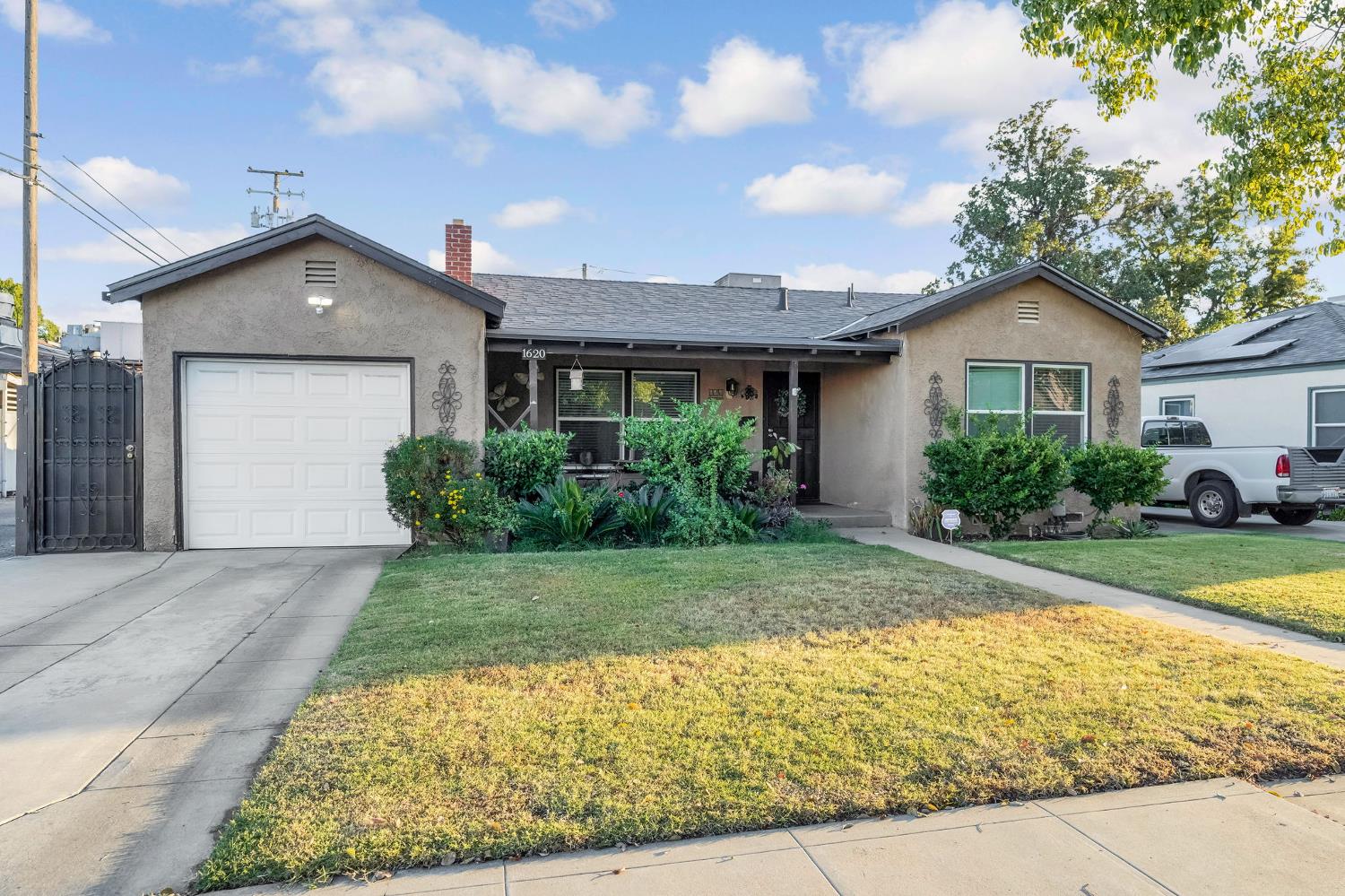 1620 E Michigan Ave, Fresno, CA 93704