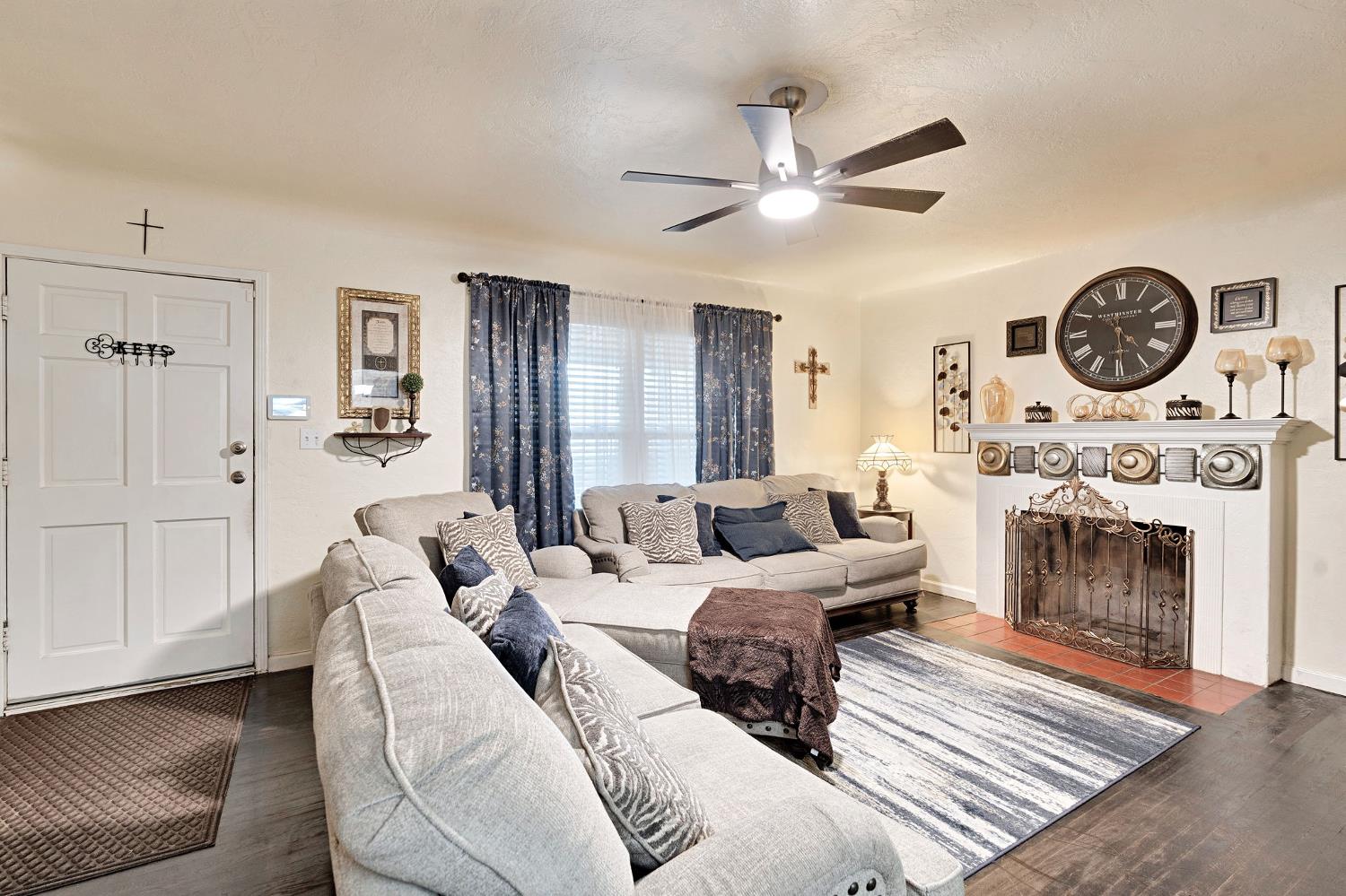 1620 E Michigan Ave, Fresno, CA 93704