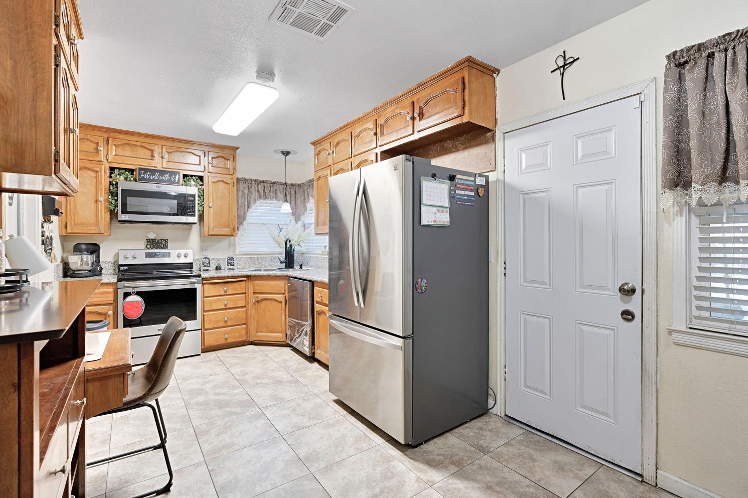 1620 E Michigan Ave, Fresno, CA 93704